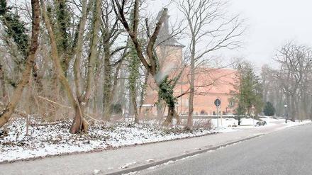 Auf historischem Terrain. Direkt am Zehlendorfer Damm neben der alten Dorfkirche soll der Neubau der Evangelischen Gemeinde Kleinmachnow entstehen.
