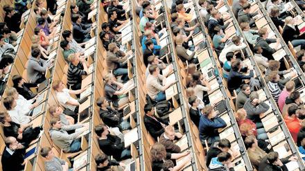 Volle Unis. Für 50 000 Studierende reichen die Mittel nicht, so die Kritiker.