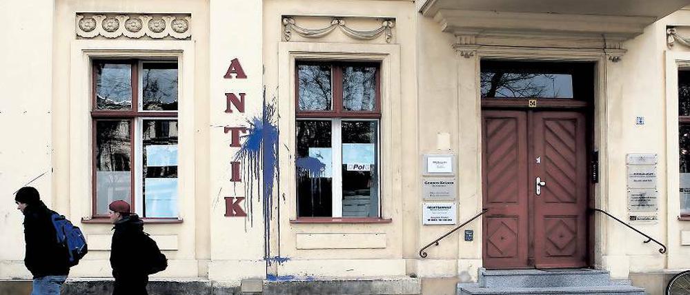 Attackiert: Das Büro der Polizeigewerkschaft in der Hegelallee 54.