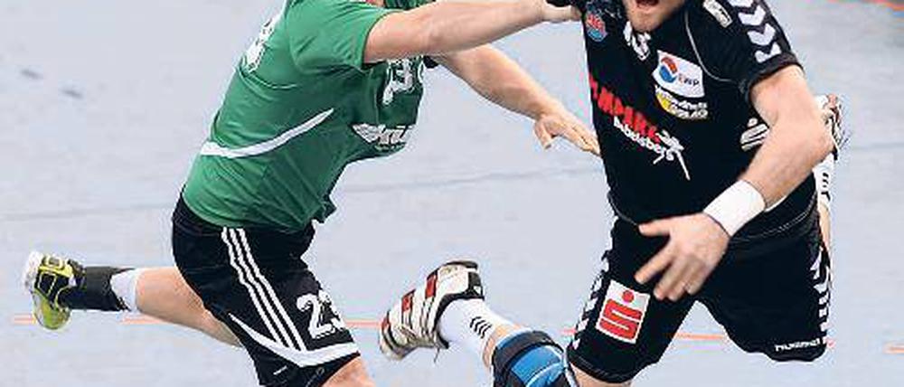 Wieder besonders gefordert: VfL-Spielregisseur Stephan Mellack (r.).