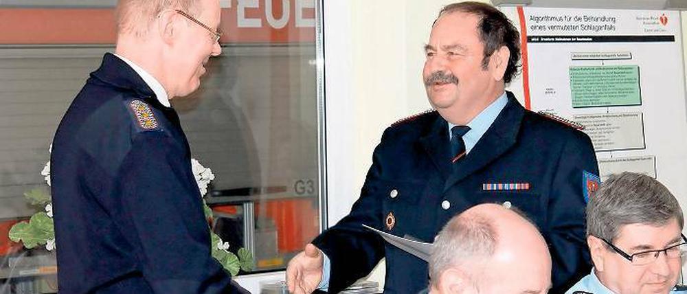Geht ohne Tränen. Teltows Feuerwehrchef Karl-Heinz Natusch.
