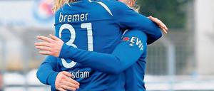 Torjubel. Ada Hegeberg (r.) und Pauline Bremer trafen erstmals in der Bundesliga.