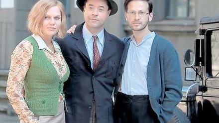 Liebe unter dem Nazischatten. Anna Loos, im Leben wie im Film liiert mit Jan Josef Liefers (M.), und Franz Dinda spielen im ARD-Drama „Nacht über Berlin“.