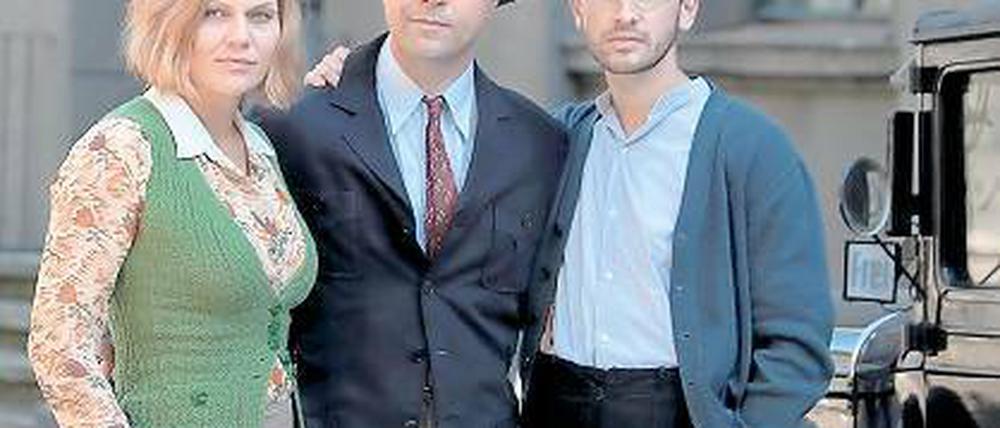 Liebe unter dem Nazischatten. Anna Loos, im Leben wie im Film liiert mit Jan Josef Liefers (M.), und Franz Dinda spielen im ARD-Drama „Nacht über Berlin“.