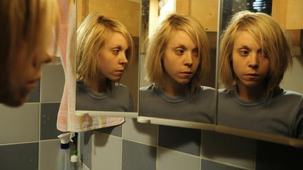 Zerbrochenes Ich. Antonia Campbell-Hughes spielt Natascha Kampusch.