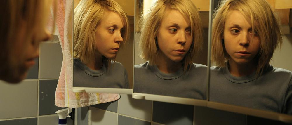 Zerbrochenes Ich. Antonia Campbell-Hughes spielt Natascha Kampusch.