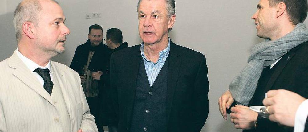 Träumen von Hoffenheim. Trainer Hitzfeld (r.) und Bürgermeister Schmidt fachsimpeln über Teltows fußballerische Zukunft.