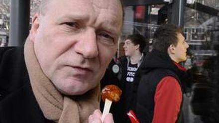 Restauranttester Bernd Matthias mit der "McCurrywurst": "Fein gekutterte Rostbratwurst"