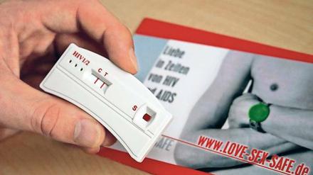 Positives Testergebnis. Wer von seiner HIV-Infektion erfährt, muss meist komplett seine Lebensplanung ändern.