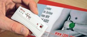 Positives Testergebnis. Wer von seiner HIV-Infektion erfährt, muss meist komplett seine Lebensplanung ändern.