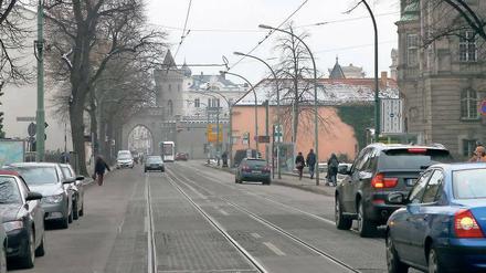 Parken verboten. Auf der westlichen Seite der Straße, im Bild ist es die linke, dürfen künftig keine Autos mehr abgestellt werden.
