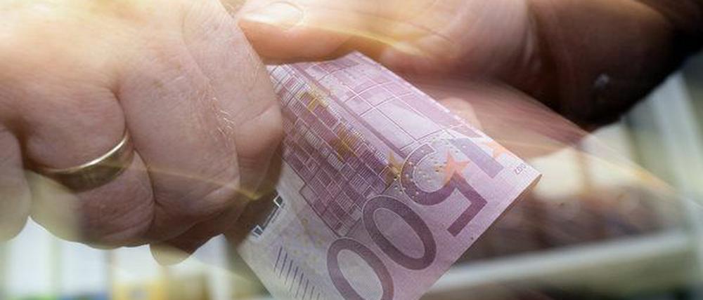 Eine Hand wäscht die andere? Ein "Gefährdungsatlas" soll beleuchten, wie anfällig einzelne Bereiche der Verwaltung für Korruption sind.