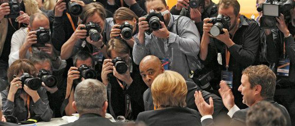 Fotografen im Fokus der Ermittler. Nach einer Razzia erhalten drei Berliner Fotojournalisten die beschlagnahmten Dateien zurück.