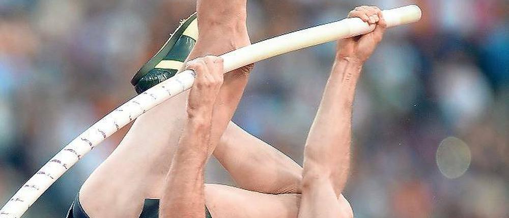 Höhenjäger. Björn Otto aus Köln will in diesem Winter den Deutschen Hallenrekord verbessern – möglichst schon am Samstag im Potsdamer Stern-Center.