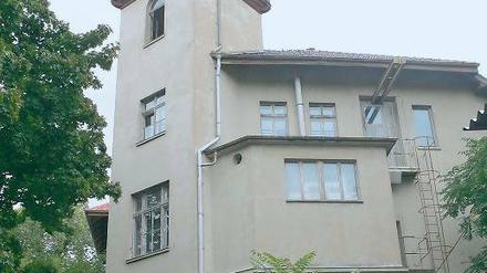 Marode: Die Villa Luisenhof mit ihrem 32 Meter hohen Turm steht leer.