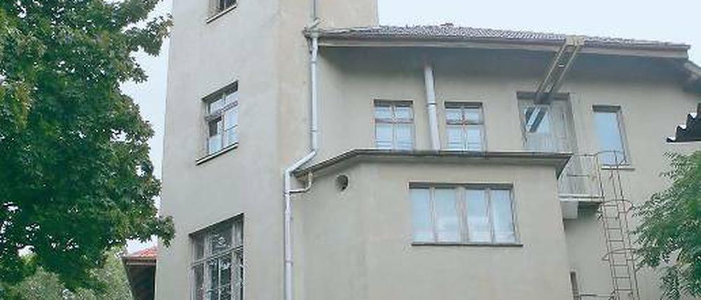 Marode: Die Villa Luisenhof mit ihrem 32 Meter hohen Turm steht leer.