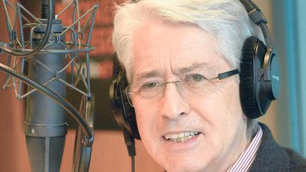 Legenden bei der Arbeit. Frank Elstner (li.) moderierte gestern in Babelsberg zum ersten Mal seit 30 Jahren wieder eine Radiosendung. Dagmar Berghoff (re.) beim Verlesen der Radio-Eins-Nachrichten.