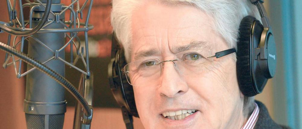 Legenden bei der Arbeit. Frank Elstner (li.) moderierte gestern in Babelsberg zum ersten Mal seit 30 Jahren wieder eine Radiosendung. Dagmar Berghoff (re.) beim Verlesen der Radio-Eins-Nachrichten.