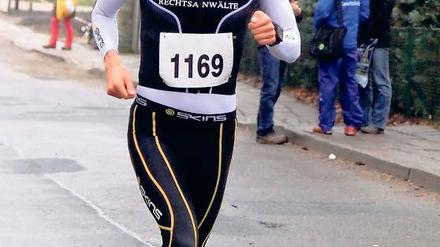 Will es 2013 noch einmal wissen. Potsdams Triathlet Christian Prochnow, hier beim diesjährigen Caputher Seelauf, bei dem er Dritter über zehn Kilometer wurde.