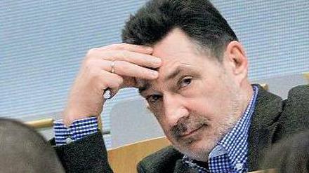 Gewichtsverschiebung. Rathauschef Jakobs (o) hat die Stellung von Baudezernent Klipp (u.M.) deutlich gestärkt. Beigeordnete Preinesberger wurde entlastet, ihrem Kollegen Exner entzog der Oberbürgermeister den Bereich Recht und Personal.