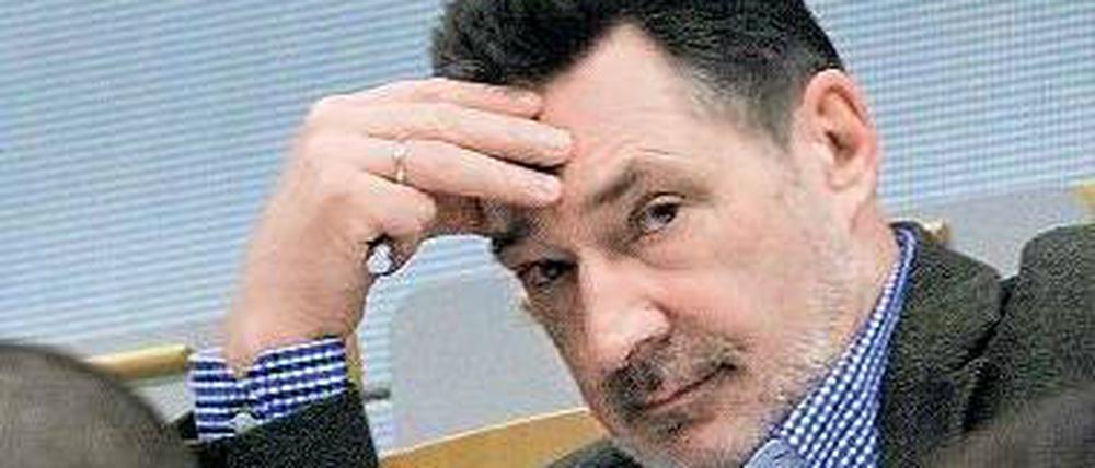 Gewichtsverschiebung. Rathauschef Jakobs (o) hat die Stellung von Baudezernent Klipp (u.M.) deutlich gestärkt. Beigeordnete Preinesberger wurde entlastet, ihrem Kollegen Exner entzog der Oberbürgermeister den Bereich Recht und Personal.