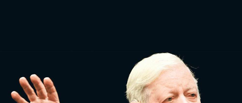 Schönen Gruß aus Hamburg. Alt-Kanzler Helmut Schmidt hat Berlin scharf kritisiert. Was er von den Schloss-Plänen hält? „Fragen Sie doch mal die Menschen in Gelsenkirchen oder Magdeburg, was denen daran liegt.“