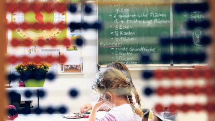 Woher soll Hilfe kommen? Nicht nur die Kinder mit einer Lernschwäche beim Lesen, Schreiben oder Rechnen sind überfordert. Auch Eltern und Lehrer wissen oft nicht mehr weiter, wie diesen Kindern geholfen werden kann, damit sie sich nicht als Versager fühlen