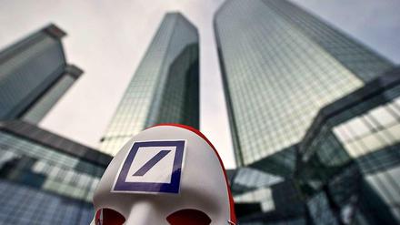Vor den Bankentürmen in Frankfurt am Main wird häufig demonstriert. Bei Protesten kam es 2012 zu Zusammenstößen.