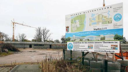Zaghafte Fortschritte. Der Rohbau der Blütentherme sollte bereits stehen. Zu sehen ist bislang aber nur das Erdgeschoss – noch ohne Decke.