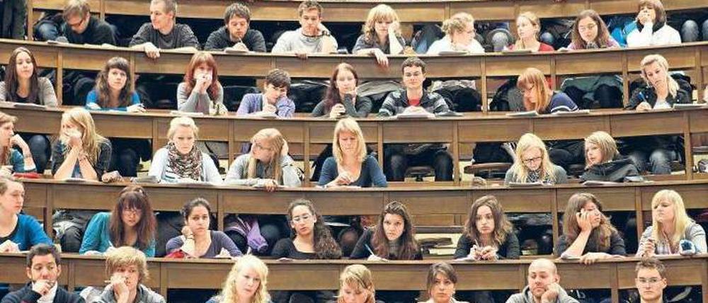 Die Universität Potsdam befürchtet, bei weiterer Unterfinanzierung bis zu 20 Prozent ihrer Studienplätze abbauen zu müssen.