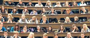 Die Universität Potsdam befürchtet, bei weiterer Unterfinanzierung bis zu 20 Prozent ihrer Studienplätze abbauen zu müssen.