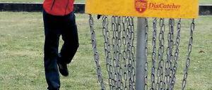 Das Runde muss ins Runde: Marcel Pesel wirft die Scheibe Richtung Korb.