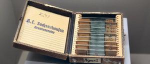 Spuren des Nazi-Terrors. Bereits drei Jahre vor dem Bau des bekannten Konzentrationslagers Sachsenhausen – hier eine Registratur des Krankenreviers – hatten die Nationalsozialisten bei Oranienburg politisch Verfolgte, Gewerkschafter und Künstler inhaftiert.