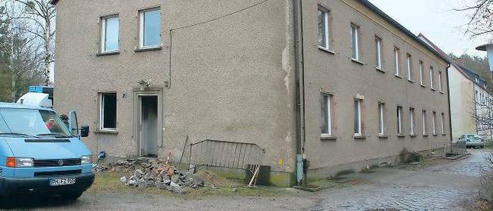 Neues Heim für Flüchtlinge. Wenige Tage nach dem Brandanschlag in der Silvesternacht begannen am Gebäude im Schwarzen Weg in Beelitz-Heilstätten die Bauarbeiten. Zum 1. März sollen sie abgeschlossen sein.