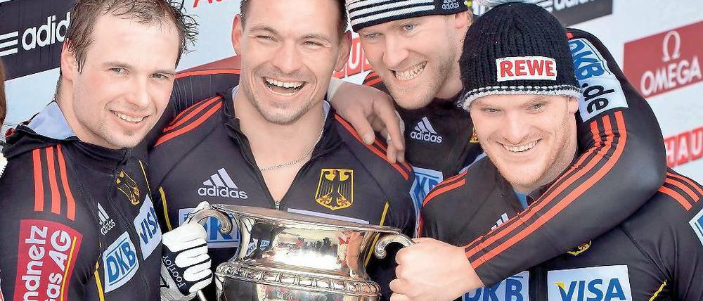 WM-Jubel. Pilot Maximilian Arndt (r.) mit seinem Weltmeisterteam.