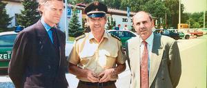 Abgeblitzt: Polizeipräsident von Schwerin (l) scheiterte mit seinen Warnungen an Innenminister Ziel (SPD; r). In der Mitte: von Schwerins Polizeiführer Peter Schultheiß.