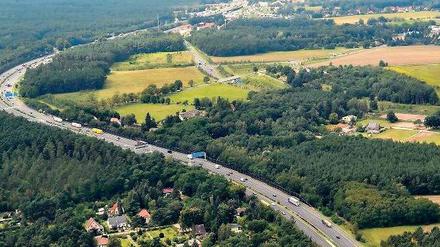 Breiter und ruhiger. Der Lärm von 125 000 Autos auf acht Spuren im Jahr 2025 soll dank hoher Wände weniger stören.