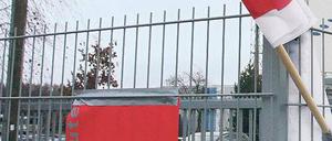 Streiktransparent in Werder. Keiner verlässt den Betriebshof.