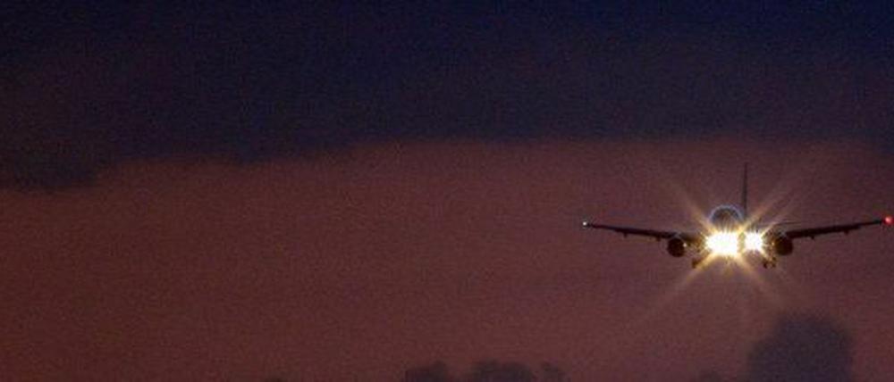 Dauerthema Nachtflugverbot: Wegen der mehrfach verschobenen Eröffnung des BER-Flughafens sollen Nachtflüge ab November schon am alten Flughafen beschränkt werden.