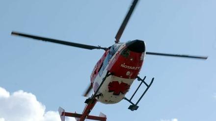 Ein Rettungshubschrauber brachte den Schwerverletzten in eine Berliner Spezialklinik.