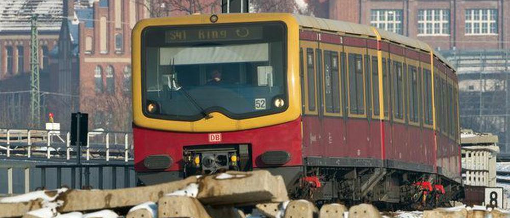 Sie fährt - aber nur mit Einschränkungen. Immer wieder kommt es zu Ausfällen und Verspätungen.