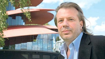 Auf Augenhöhe mit dem Potsdamer Theaterpublikum ist HOT-Intendant Tobias Wellemeyer nach vier Jahren noch nicht. Unter seiner Führung gingen die Besucherzahlen des Potsdamer Theaters zurück. Jetzt wird entschieden, ob der künstlerische Leiter weitermachen soll.