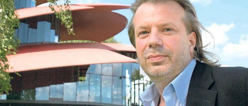 Auf Augenhöhe mit dem Potsdamer Theaterpublikum ist HOT-Intendant Tobias Wellemeyer nach vier Jahren noch nicht. Unter seiner Führung gingen die Besucherzahlen des Potsdamer Theaters zurück. Jetzt wird entschieden, ob der künstlerische Leiter weitermachen soll.