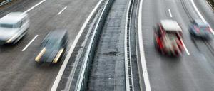 Autofahrer nach Unfallflucht gesucht.