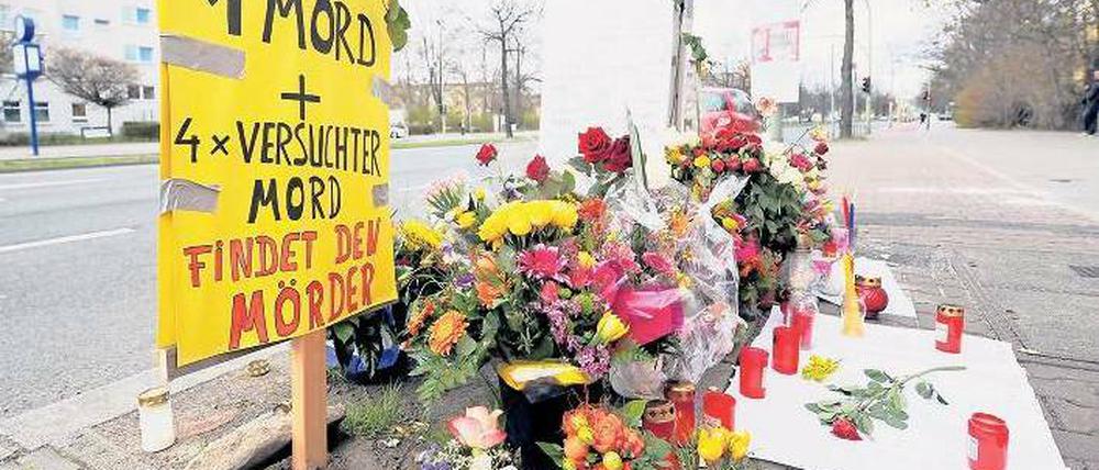 Forderung unerfüllt. Nach den Schüssen in der Rudower Straße legten Angehörige und Freunde Blumen nieder.
