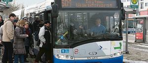 Für Havelbus- und VIP-Kunden könnte es in der kommenden Woche eng werden: Verdi droht mit Streik.