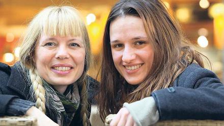 Unterwegs im Land der Trolle. Silvia Ladewig (l.) und Cosima Hoffmann erzählen und besingen nordische Mythen.