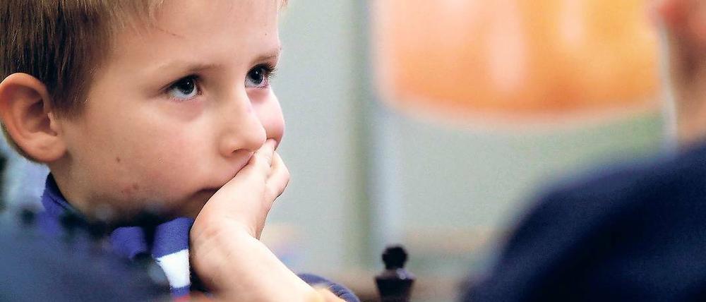 Endlich denken können statt vor sich hin träumen. Vor fünf Jahren hat ein damals sechsjähriger hochbegabter Junge beim Schachkurs an seiner Schule teilgenommen. Da besuchte er schon die dritte Klasse.