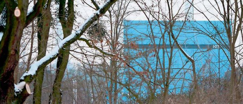 Reaktor sei Dank. Gegner der geplanten Flugrouten am künftigen Hauptstadtflughafen Berlin-Brandenburg haben einen juristischen Erfolg erzielt. Die Wannsee-Flugroute wurde gekippt. Die Strecke führe zu nah am Forschungsreaktor des Helmholtz-Zentrums (Foto) vorbei, hieß es in der Urteilsbegründung.