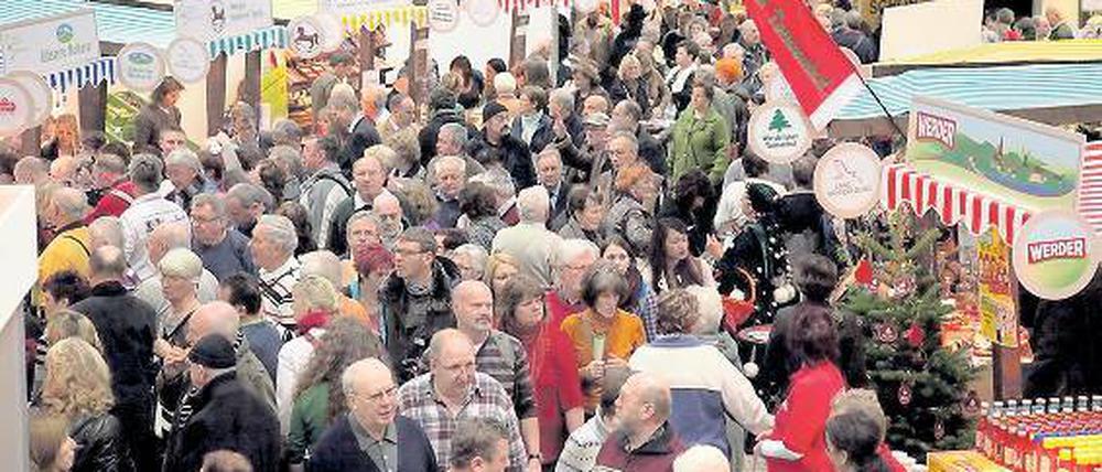 Gedränge. Bei der Grünen Woche in Berlin, die noch bis zum 27. Januar dauert, präsentiert sich in der Brandenburghalle auch die Landeshauptstadt Potsdam.